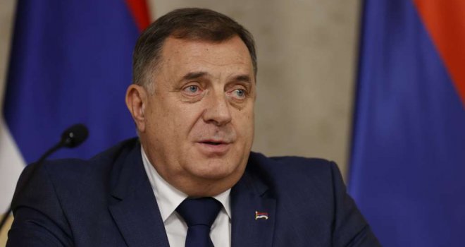 Dodik poručio Schmidtu: Nemoj da se igra sa donošenjem odluka na području RS!