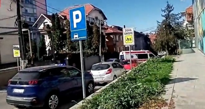 Dijete palo sa trećeg sprata, vatrogasci ga nisu mogli spasiti zbog nepropisno parkiranih automobila!