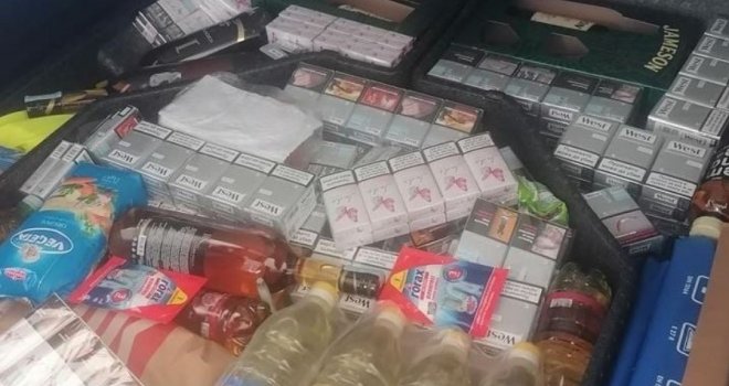 Pokušao u Hrvatsku unijeti gomilu cigareta i rakije pa 'dobio po ušima': Mora platiti skoro 30 000 KM