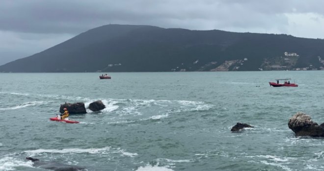 Herceg Novi: Val povukao dječaka u more, u toku potraga