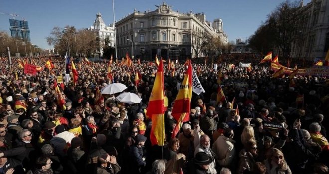 Desničari na čelu pobune i nezadovoljnih građana: Masovni protesti protiv španske vlade u Madridu