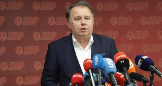 Okončan sastanak Osmorke u centrali SDP-a: Za javnost se obratili Nikšić i Ogrešević