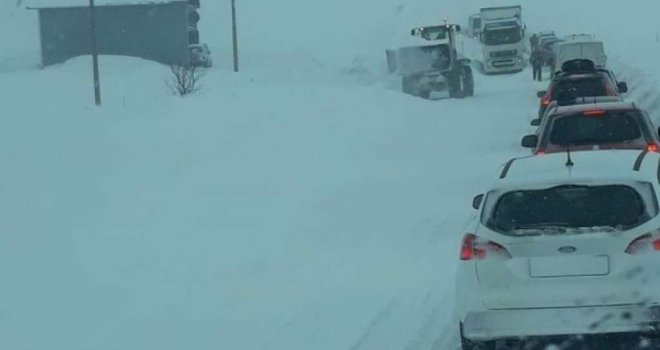 Nevrijeme i u Srbiji: Kopaonik i dalje neprohodan, više od 25 000 ljudi bez struje