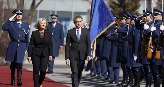 Premijer Slovenije u posjeti BiH: Doček uz predsjedavajuću Krišto, paslije šetnja sa gradonačelnicom Karić