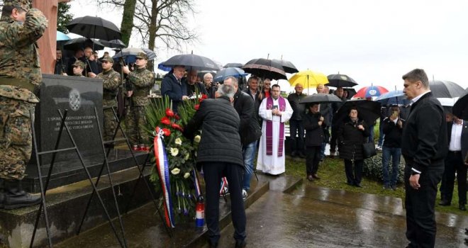 Potez Zorana Milanovića u Derventi izazvao ogorčenje u RS-u: 'Odlikovao sam 103. brigadu HVO-a jer to zaslužuje'  