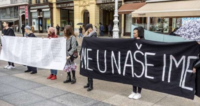 U centru Zagreba veliki transparent i jasna poruka: 'Ne u naše ime - 30 godina od ratnog zločina u Ahmićima'