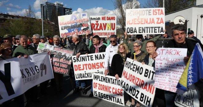 Protiv Dodikovih secesionističkih najava: Počeli protesti ispred OHR-a