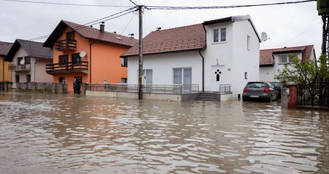 U Bihaću i Bosanskoj Krupi proglašeno stanje prirodne nesreće: Pod vodom 200 objekata