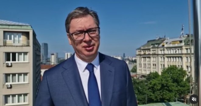 Vučić opet krenuo sa ludim poređenjima: Izgradnju autoputa uporedio sa Ajfelovim tornjem