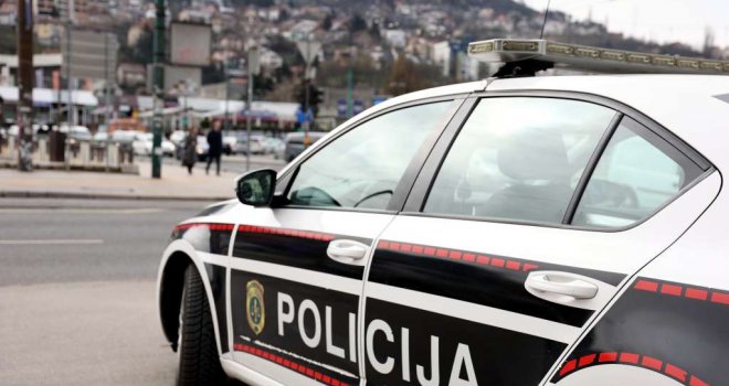 Pucao iz automatske puške u Sarajevu: Policija mu oduzela oružje i drogu nakon pretresa stana