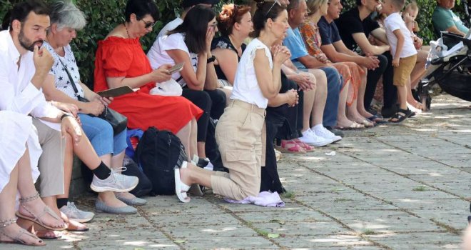 Gužva u Međugorju: Hiljade i hiljade hodočasnika, molitve od ranog jutra, 20 misa na 15 svjetskih jezika...