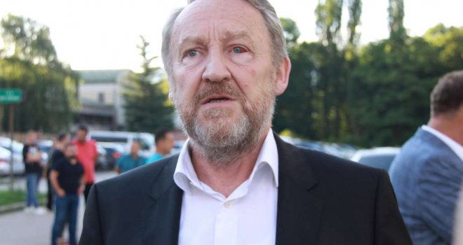 Izetbegović predlaže: Trojka je zbunjena... Moramo svi zajedno, kompletan probosanski blok, stati protiv Dodika!   