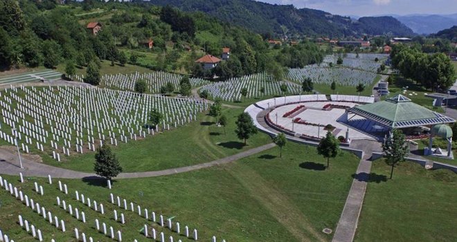 Da li je SDA spremna da i genocid u Srebrenici zloupotrijebi u borbi protiv 'Trojke'?