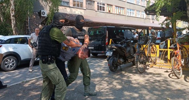 Uhapšeni u uniformama: U toku privođenje policajaca u prostorije MUP-a u Zenici