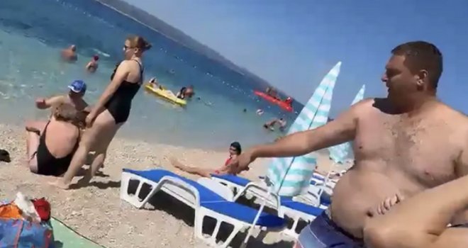 Razjareni gost izgubio živce na plaži u Baškoj Vodi: 'Nemoj mi to stavljati na moje stvari!'