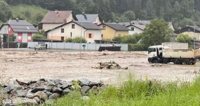 Nevrijeme popodne stiže i u BiH: Ogromne poplave u Austriji i Sloveniji, ceste zatvorene, vojska u akciji... 