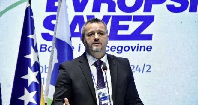 Ogrešević: 'Schmidt treba smijeniti Dodika ili se povući s pozicije'