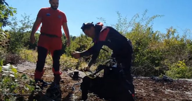 Tijelo pronađeno na liticama brda Jelica, vjeruje se da je to nestali Zulfo Ćibo: Pogledajte akciju pretrage bunara...