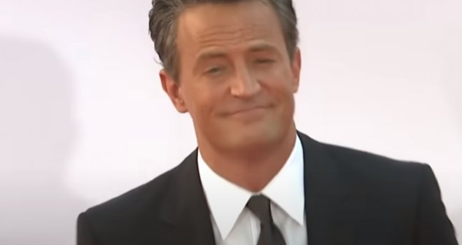 Preminuo Matthew Perry: Popularni Chandler iz 'Prijatelja'  nađen u kadi...