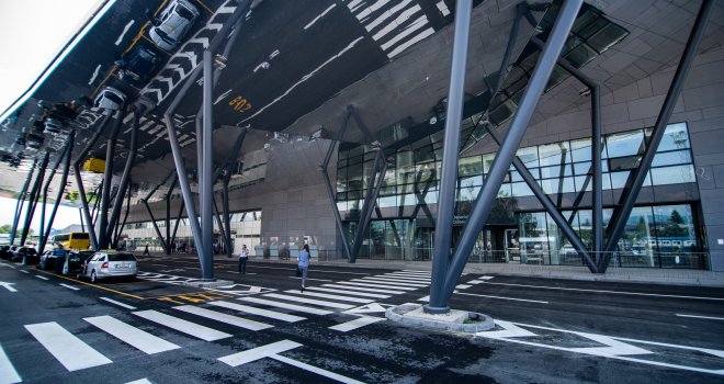 Sarajevskom aerodromu stigla dojava o postavljenoj eksplozivnoj napravi, ispostavilo se da je lažna