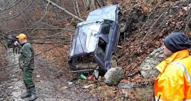 Teška saobraćajna nesreća u BiH: Terenac sletio s puta, jedna osoba smrtno stradala, tri povrijeđene