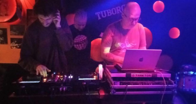 Slavni pisac Aleksandar Hemon kao DJ:  Zabavljao je publiku do kasno u noć