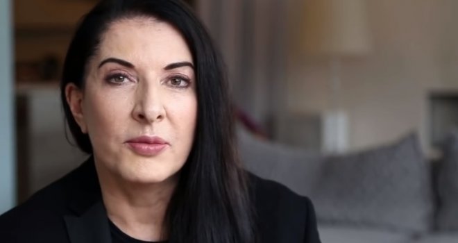 Marina Abramović dala publici da 6 sati radi sa njenim tijelom šta hoće: Krenulo je fino, završilo u krvi i suzama