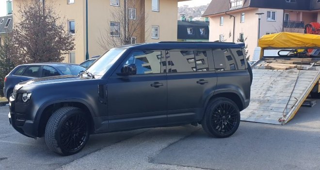 U akciji 'Consigliere' oduzet luksuzni Land Rover: Evo  koliko košta  auto koji je bio parkiran na ulici sarajevskog Šipa