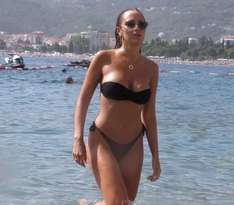 aleksandra-prijovic-kupaci-kostim