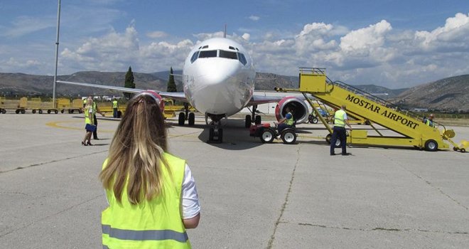 Na mostarski aerodrom prinudno sletio avion, niko od putnika nije povrijeđen