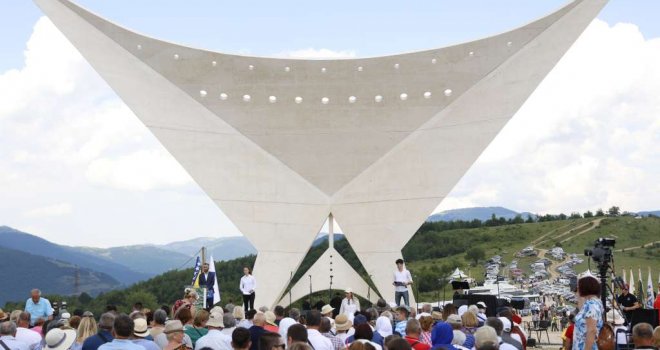 Na brdu Žuč otkriven monumentalni spomenik 'Krila slobode' posvećen borcima i herojima odbrane