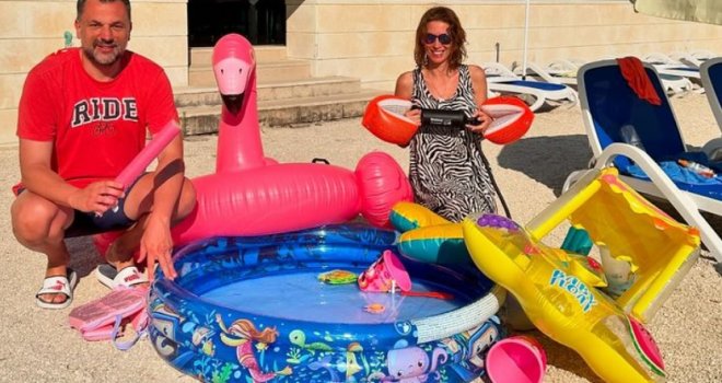 U jeku skandala Konaković napustio BiH, prije toga pisao o dušecima i rozom flamingu