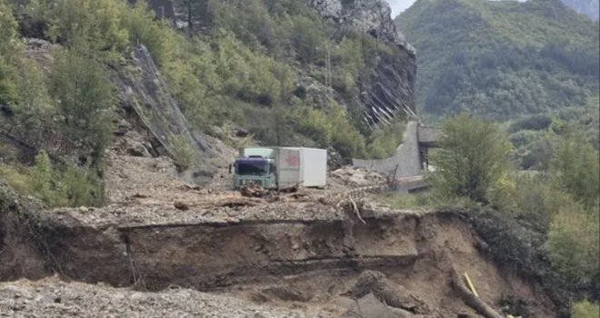 Jablanica u potpunosti odsječena: Cesta M17 kod Komadinovog vrela više ne postoji