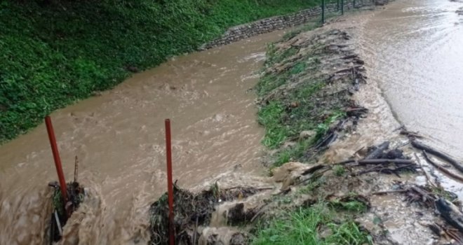 Voda prodrla i u park 'Ravne 2' u Visokom: Bujične kiše i poplave napravile ogromne štete, pojavila se i klizišta