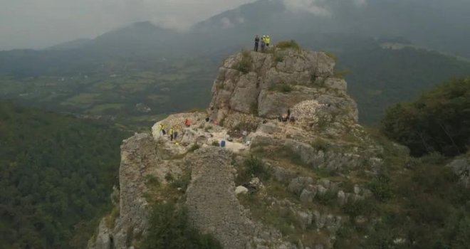 Veliko arheološko otkriće u BiH: Otkriven misteriozni dvorac na litici iznad Sane!