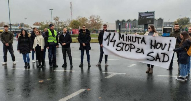 U Novom Sadu građani zaustavili promet: 14 dana od tragedije na željezničkoj stanici, 14 izgubljenih života, a još niko osumnjičen 