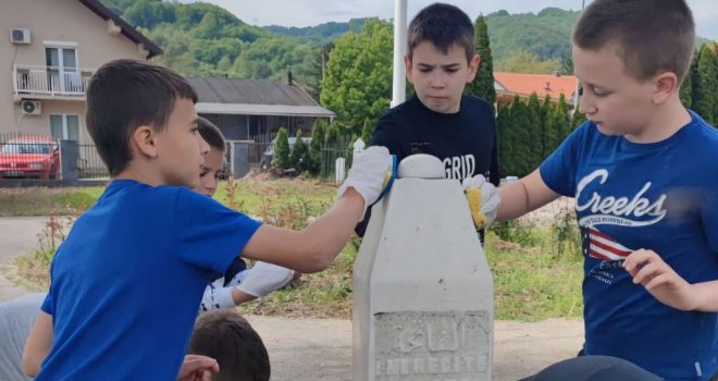 Obilježen Dan bijelih nišana na mezarju Veljaci: Pamćenje na stradale Bošnjake ovog kraja