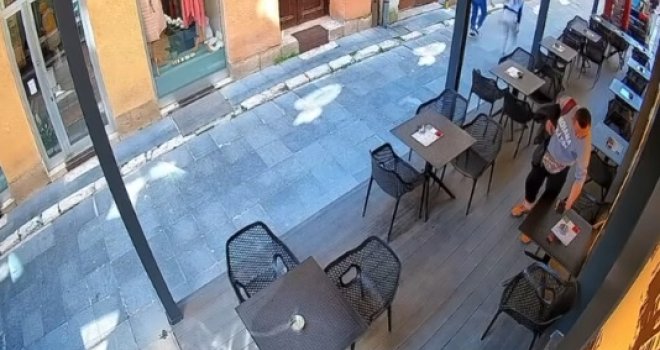 Prepoznajete li lopova sa snimka: Ukrao je mobitel u sarajevskom restoranu