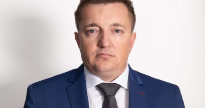 Načelnik Banovića napravio udes: Kriv sam, ovo je još jedan dokaz zašto mobitel ne treba koristiti u vožnji