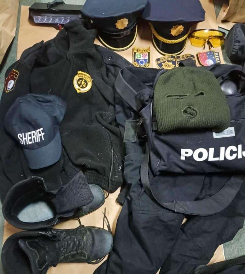policijske-uniforme-pretres-2-fena