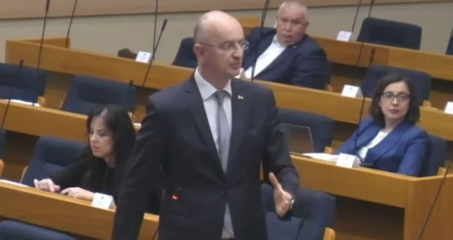 Mazalica izazvao buru u NSRS poručivši opoziciji: 'Zoran Milanović je veći Srbin i veći patriota nego vi!'