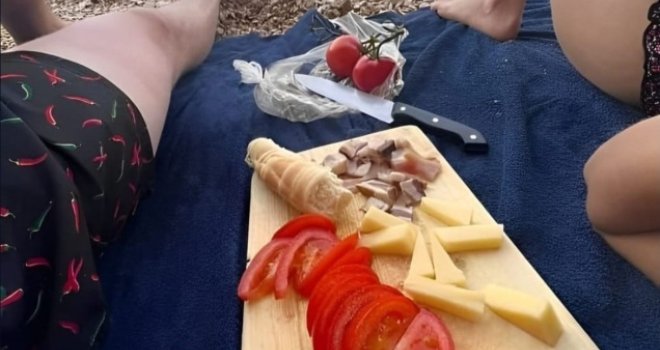 Rugaju se turistima iz BiH zbog paštete i paradajza, a evo kako se prepoznaju 'Hrvati na plaži'