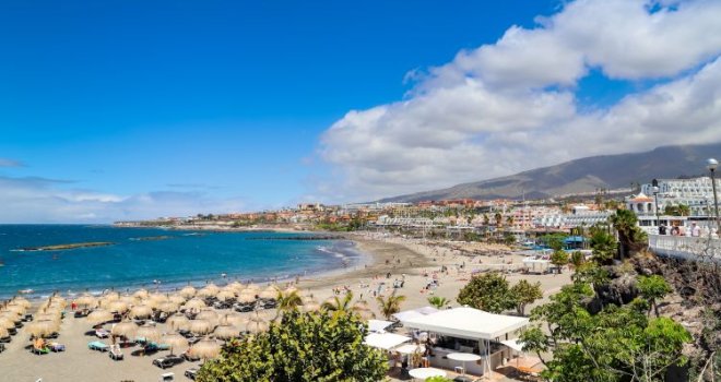 'Rezervisanje' ležaljki ostavljanjem peškira na njima je prošlost: Turisti od ove godine imaju novu taktiku...
