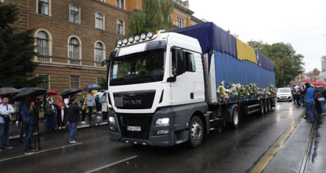 Iz Sarajeva ispraćena kolona s posmrtnim ostacima žrtava genocida u Srebrenici