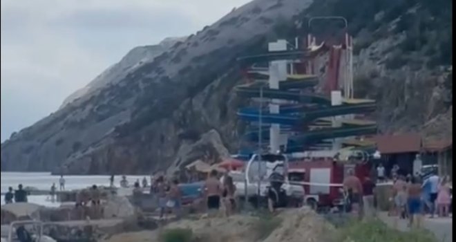 Detalji tragedije na Jadranu: Djevojčica preminula nakon što je ispala ocu s tobogana