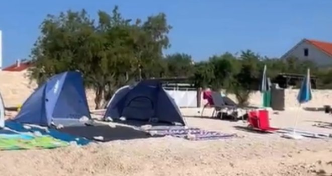 Tursiti ogorčeni: Plaža prazna, ali nigdje mjesta, red peškira je sigurno nekih 30 metara...
