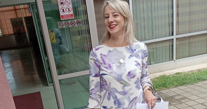 Zbog ove haljine Emini nisu dali da uđe u zgradu Gradske uprave Gračanice: 'Kažu da je nepristojna i neprimjerena'