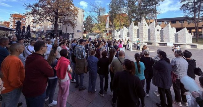 I građani Srebrenika i Gradačca održali mirno okupljanje: 'Djevojčice nisu same'