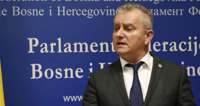 Incident u Parlamentu FBiH: 'Miokoviću, ja razumijem da se vi morate turčiti'