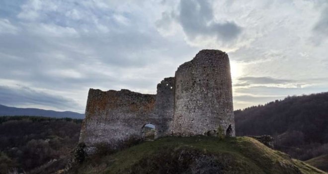 Skriveni dragulj: Tvrđava u našoj zemlji koja i danas čuva Petrovačko polje